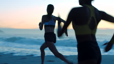 Fitte,-Aktive-Und-Sportliche-Frauen-Beim-Laufen