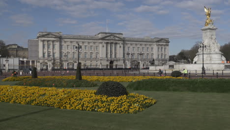 Front-Flower-Bed-Garden-Outside-Buckingham-Palace-In-The-Morning