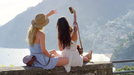 Teléfono,-Viajes-O-Amigos-Toman-Un-Selfie-En-La-Naturaleza
