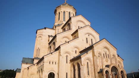 Georgian-Orthodox-Church-Sameba-Holy-Trinity-Cathedral-Tbilisi-Georgia,-Tilt-Up,-Establishing-Shot
