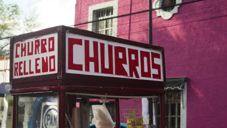 Un-Vendedor-De-Comida-Callejera-De-Churros-En-La-Ciudad-De-México