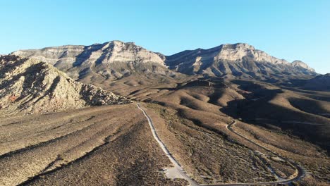 Senderos-Del-Cañón-Y-Carreteras-En-Las-Montañas-De-Nevada