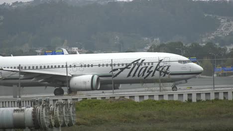 Alaska-Airlines-737-In-San-Francisco-International