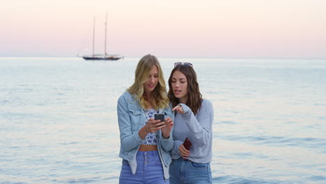 Friends,-phone-and-relax-on-beach-for-social-media