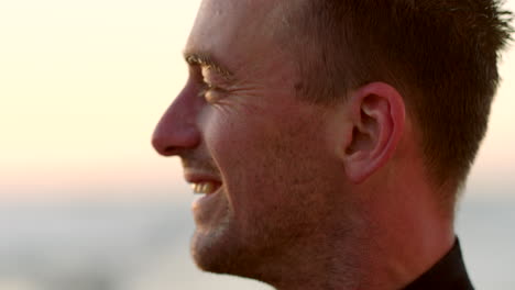 Closeup-profile-of-a-male-face-enjoying-the-sunset
