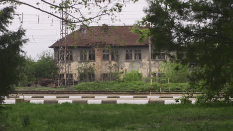 Edificio-Viejo-Y-Abandonado-En-Bulgaria-Poscomunista-En-Europa-Del-Este