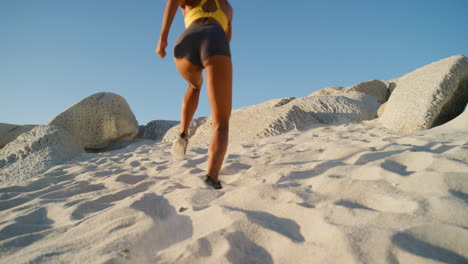 Closeup-of-an-active-and-healthy-woman-running