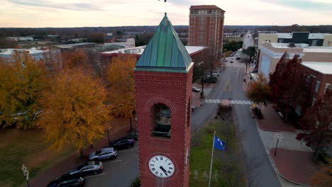 Glockenturm-Spartanburg,-SC,-South-Carolina-Umlaufende-Antenne