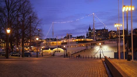 Yacht-Hotel-And-Restaurant-Docked-In-Gamla-Stan,-Stockholm,-Sweden-At-Twilight