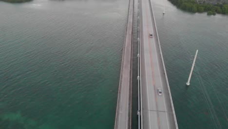 Overseas-Highway-The-Keys-Florida-Ohio-Key-Bahia-Honda-Wandern-Angeln-Brücke-Blue-Water-Channel-Urlaub-Reisen-Roadtrip-Luftdrohne-Offenbaren