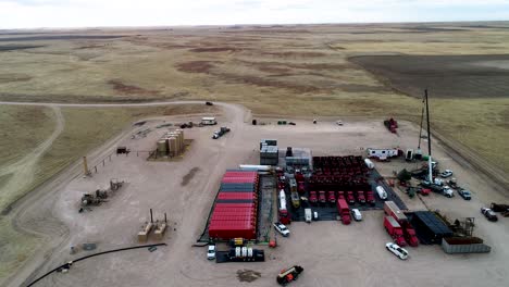 Drone-shot-of-oil-and-natural-gas-extraction-on-the-plains-of-Eastern-Colorado-2021