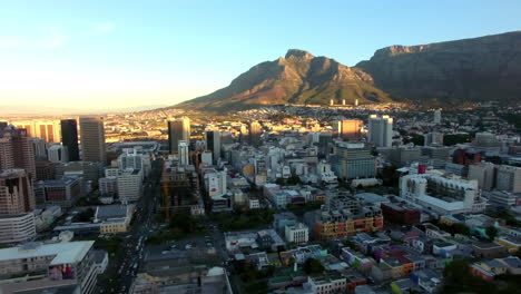 Letztes-Licht-Des-Tages-über-Kapstadt