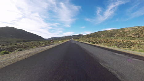 Get-acquainted-with-Namibia-on-the-open-road