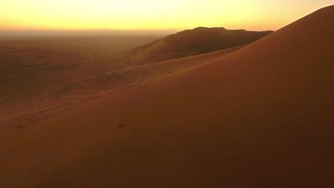 Allein-In-Der-Namibischen-Wüste