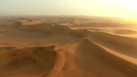 über-Den-Flugsanden-Der-Namibischen-Wüste