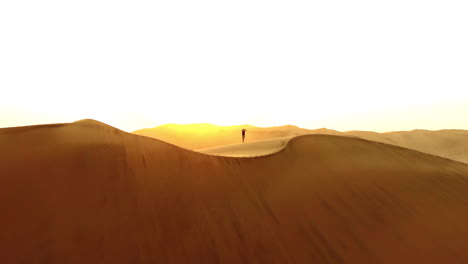 Sonnenaufgang-über-Der-Wüste
