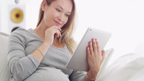 Relajarse,-Embarazada-O-Mujer-Investigando-En-Tableta