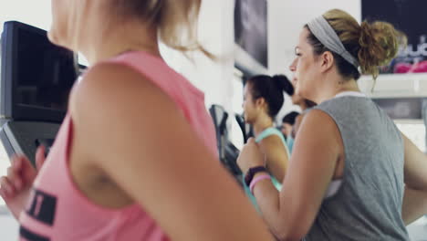 Fitte,-Aktive-Und-Gesunde-Frauen-Beim-Laufen