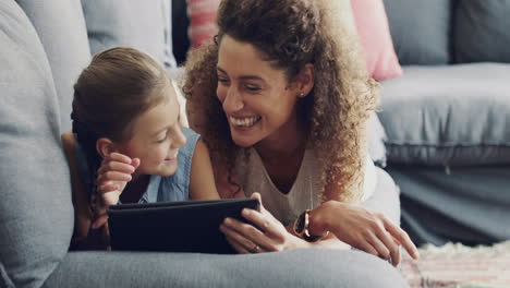 Sharing-some-mother-and-daughter-time-online