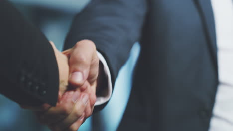 Handshake,-agreement-or-partnership-with-business
