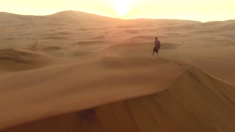 Lost-in-the-vastness-of-the-desert