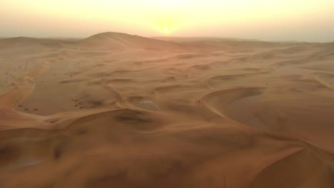 Crossing-the-vast-desert-sands
