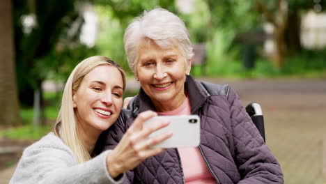 Daughter-taking-a-selfie-with-her-grandmother
