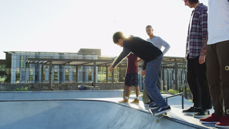 Skateboard-Legenden-Auf-Der-Rampe