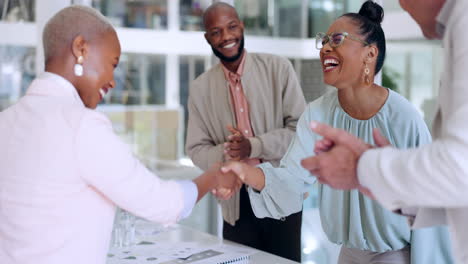 Business-women,-handshake-or-clapping