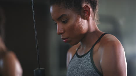 4k-video-footage-of-young-working-out-at-the-gym