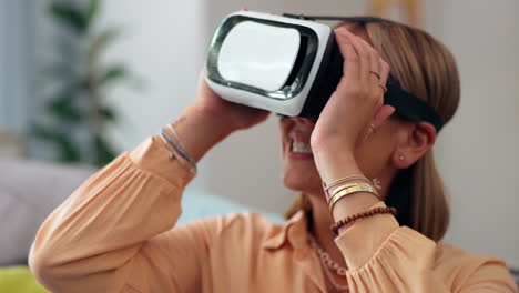 VR,-Vision-Gaming-Und-Frau-Auf-Sofa-Für-Metaverse