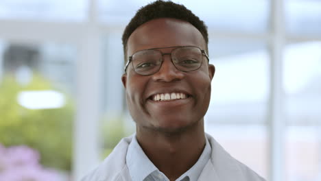 Doctor-face,-black-man-smile