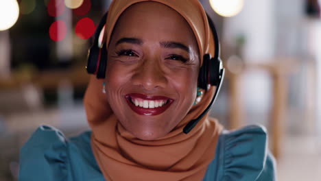 Muslim-call-center-woman,-face