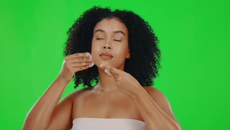 Face,-green-screen-and-woman-with-cotton-pad