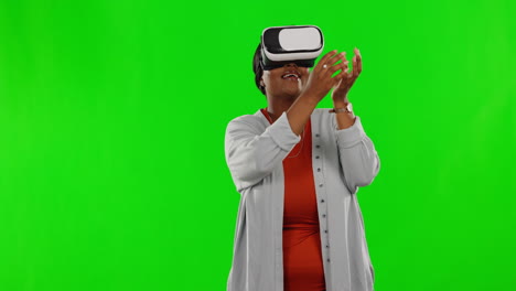 Woman,-virtual-reality-and-green-screen
