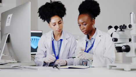 Scientist,-teamwork-and-women-with-computer