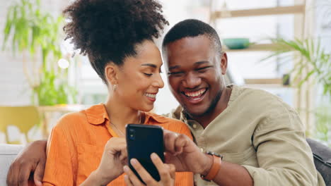 Cellphone,-couple-and-laughing-in-home-living