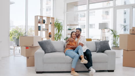 Happy-couple,-couch-and-moving-furniture-in-new