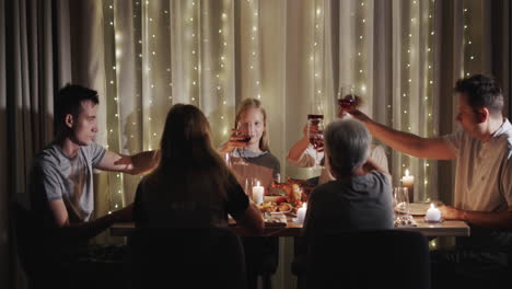 Family-at-the-festive-table,-clink-glasses