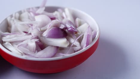 Red-onion-in-a-bowl-on-table