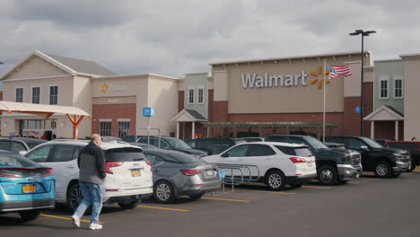Lockport,-NY,-USA,-October-2021:-The-building-of-the-Walmart-supermarket-chain-in-the-USA-with-a-parking-lot-in-front-of-it