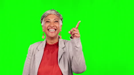 Face,-pointing-and-senior-woman-on-green-screen
