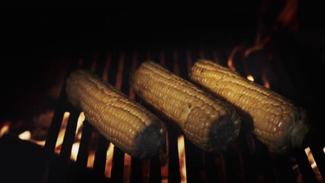 Delicious-cobs-of-delicious-corn-lie-on-the-hot-grill-grill,-cooking-on-an-open-fire