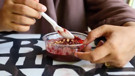 Healthy-breakfast,-blueberry-and-strawberry-overnight-oatmeal