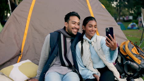 Happy-couple,-relax-and-selfie-on-camp-in-nature