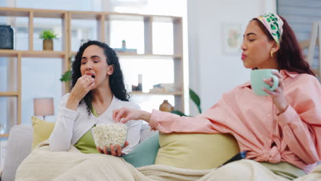 Popcorn-Essen,-Entspannen-Und-Mit-Freunden-Fernsehen