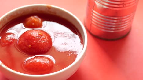 Preserved-caned-tomato-in-a-bowl