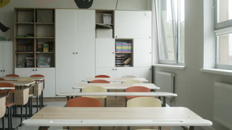 Empty-classroom.