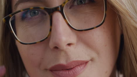 Close-up-Portrait-beautiful-woman-wearing-glasses-happy