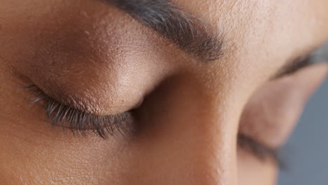 Nahaufnahme-Schöner-Augen,-Die-Das-Makro-Beauty-Optometrie-Konzept-öffnen